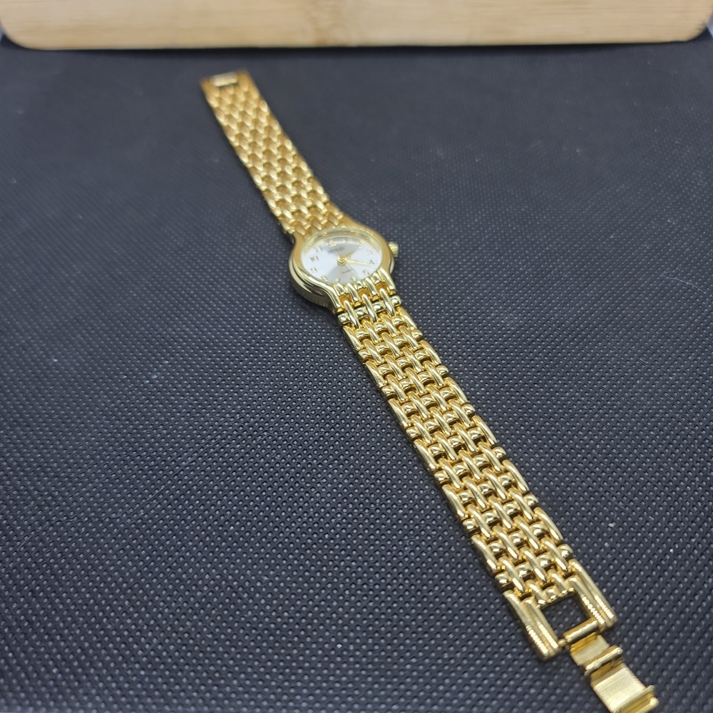 Gold Tone Band Ladies Wrist Watch - Picture 3 of 4
